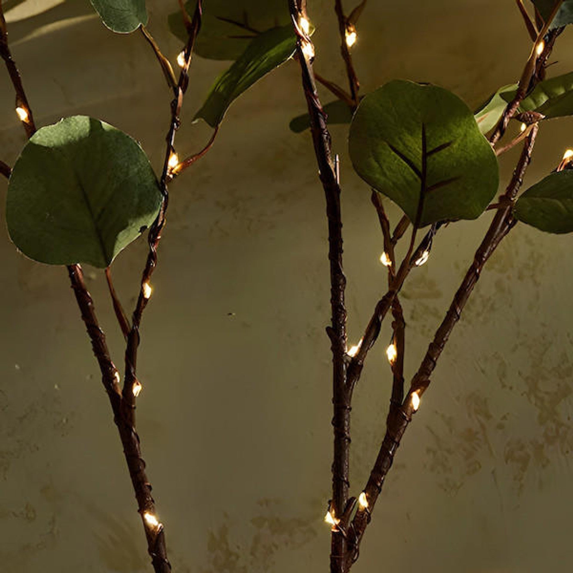 LumiFlor - LED Flower String Lights with Realistic Leaves and Battery-Powered Light