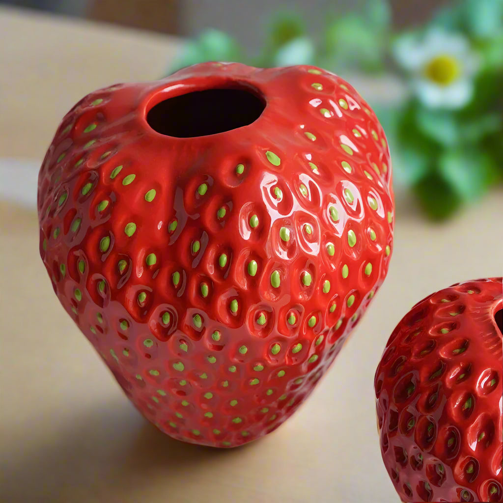 BeautyBerry - Strawberry-Shaped Ceramic Vases
