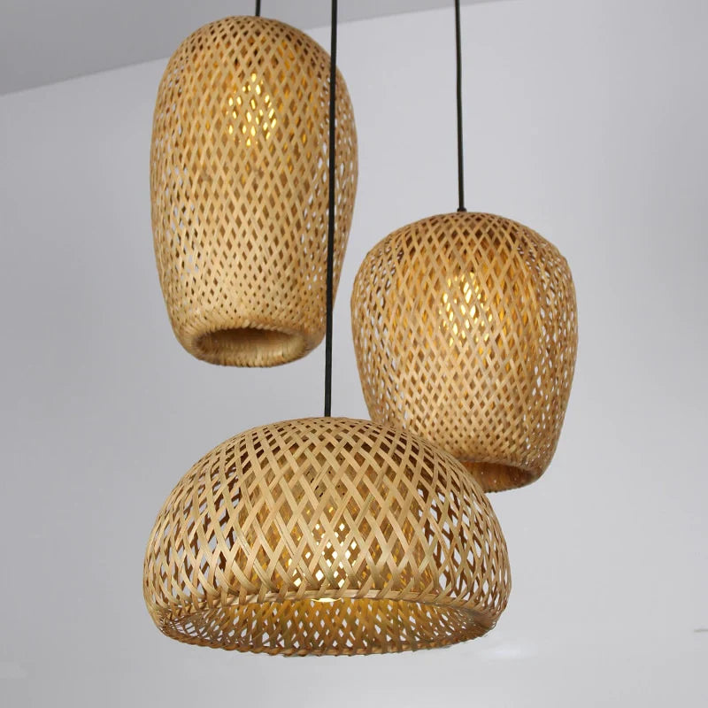 NaturalElegance -  Warm Woven Rattan Pendant Light