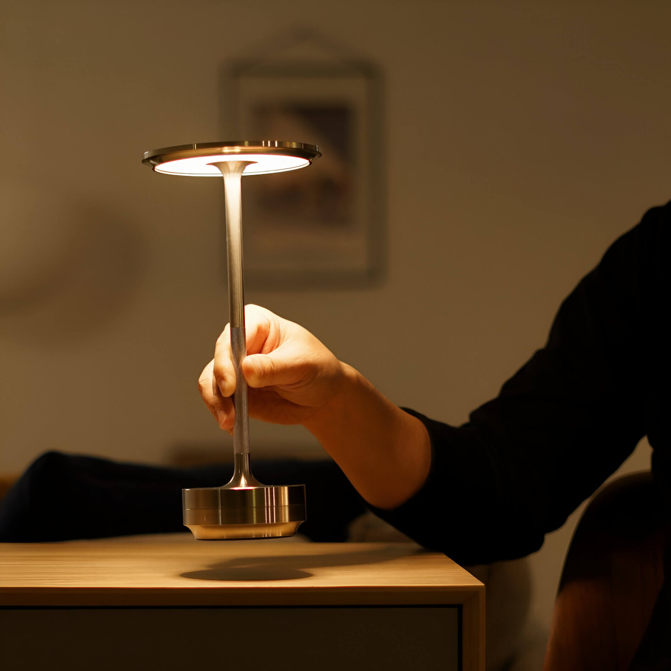 AmberGlow - The Wireless and Rechargeable Mood Light