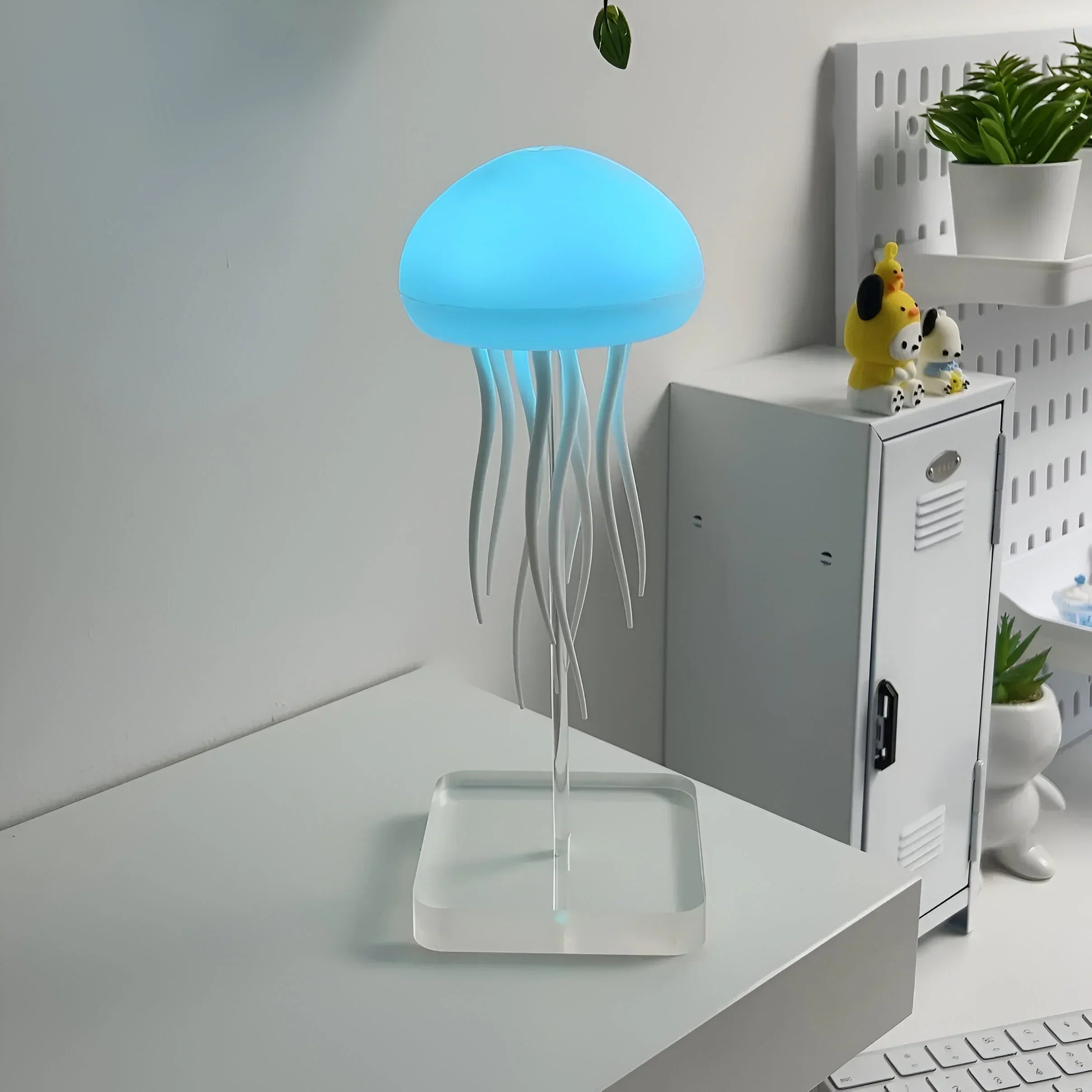 JellyJive - Lamp with Dancing Jellyfish